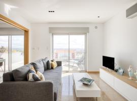 Modern Villa with Pool and barbecue, hotel in Salir do Porto