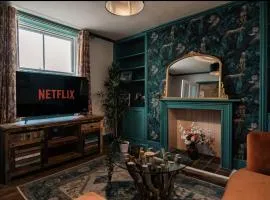 Seaside Bliss - Period Home, Games Room, Pool Table, Arcade Machine