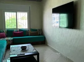 Appart situé au centre de Martil ,moderne près de la plage ,de l'aéroport Tetouan et vue sur lac