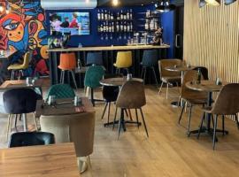 Hotel Restaurant Kyriad Brive Centre, hotel i Brive-la-Gaillarde