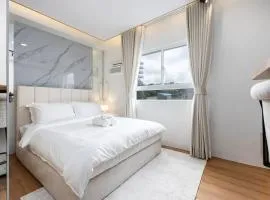 Hotel-Style Condo Cebu near IT Park Self Check in