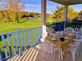 Appartement grande terrasse sur golf accès piscine