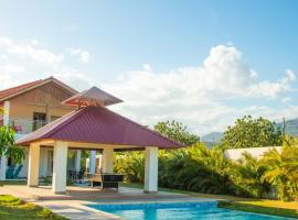 Villa Mercedes - Private Pool & Sunset Views - Ocoa Bay, hotel en Hatillo