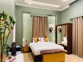 Luxury 3 Bed Rooms Apartment In Pyramids
