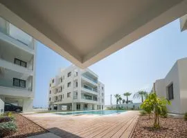 Serene Gardens 2BR Stylish Apartment with Pool and Gym