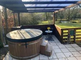 Hendre Glamping- Caravan Bryngwyn