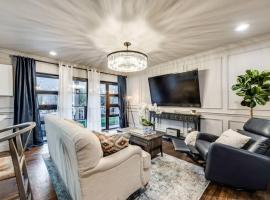 Lovely 1-br Condo W Hot Tub & Patio Pool Access، فندق في دالاس
