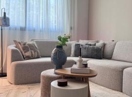 Elegant City Centre Apartment Peace & Luxury, hotel in Kenitra