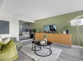 Luxury Waterfront Escape Stylish 3BR Condo