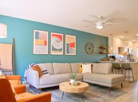 The Scott Getaway - Walkable to Old Town, remodeled space, heated pool!, Hotel in Scottsdale