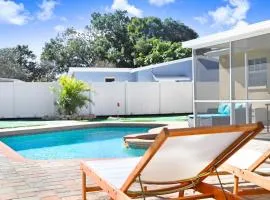 8 min Drive to the Beach! Golf & Pool Home