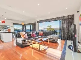 Waterfront Home - Gorgeous Views - 2 Bedroom