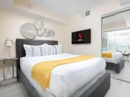 Chic 2-Bedroom Condo in the Heart of Yorkville