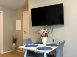 New and bright studio near Kristiansand Zoo and Kjevik airport, hotel na praia em Kristiansand