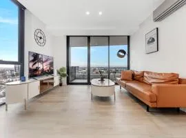 Skyline Views 2BR Plus 1 Study in Liverpool with Pool