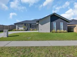 Serendipity - One Tree Point Holiday Home