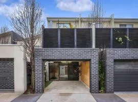 3BR Family Home - Urban West Footscray Haven