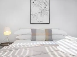 Chic 2BR Home with Backyard - Steps from Queen Vic Market