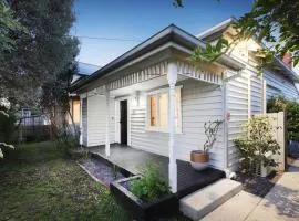 Modern 3BR Home - 20 Mins to Melbourne CBD