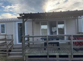 Mobil home avec terrasse, 2 chambres, 33m² - API-1-52-398, hotel in Le Boulou