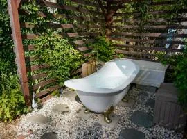 The Gold heart of Grass Valley w outdoor bathtub