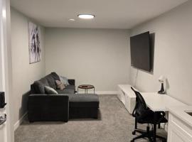 Guest Suite in Southwest Calgary, hotel din Calgary