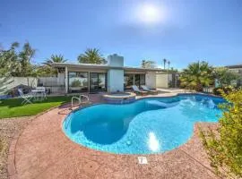Mid Century Modern near STRIP w Pool King Suite