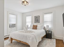 Federal HILL PRIDE 1 - Ground-Floor Flat، كوخ في بروفيدينس