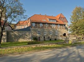Burg Warberg, hotel with parking in Warberg