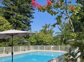 Studio cosy avec terrasse dans résidence avec piscine, proche thermes et centre ville