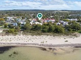 Clearwater - Cosy Comforts Steps from the Beach