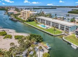 2BR Beachfront Condo Steps To Turtle Beach & Pool