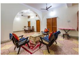 Jaiswal Homestay Jabalpur, acomoda&ccedil;&atilde;o com cozinha em Jabalpur