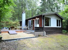 Cozy Chalet with barbecue, hotel in Trou du Diable