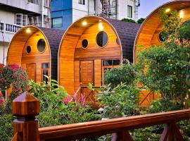 พลังความสุข รีสอร์ท ใจกลางเมืองพะเยา, hotel con estacionamiento en Phayao