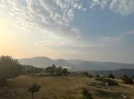 Appartement Cosy avec Vue Montagne, Balcon & Parking Gratuit