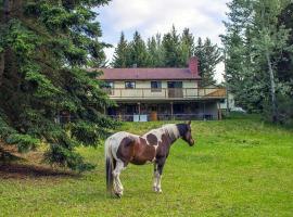 The Cozy Cubbyhole B&B, пансион със закуска в One Hundred Mile House