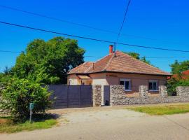 Kast&eacute;ly H&aacute;z, cottage a S&aacute;ly