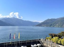 Attico vista Lago in Centro, hotel di Luino