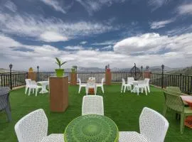The Charvi Retreat Hospitality l Stargaze Café l I Open Air Multi Cuisine Restaurant l Balaju Banquet Hall l Sky Night Bonfire l Free Wi-Fi Connectivity l Kufri by Exotic Stays