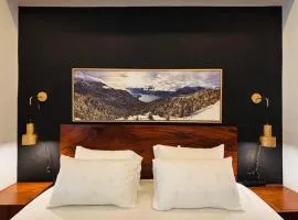 12 Poolside Paradise Suite