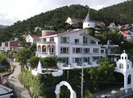 Laoshan Swan Castle Immortal Residence bathing pool Health Garden B&B