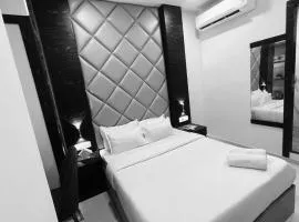 Sky Suites By Glitz Hotels Nr Internatinational Airport Mumbai