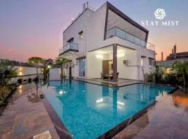Quickpeak Villa by Staymist