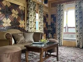 Suroor Houseboat