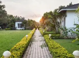 Lush Resorts-13Villas- Pool-Meals- Projector- 45 Pax