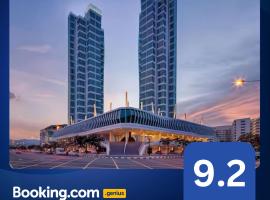 Maritime Suites Penang, хотел с басейни в Jelutong