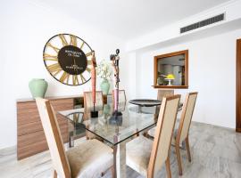 VILLA INTMA - GOLF - POOLS - near Mijas, Marbella, Fuengirola - Fully Equipped, hotel in Alhaurín el Grande