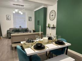 Bright and Spacious Home Near Bridgend Town Centre, hotel in Bridgend