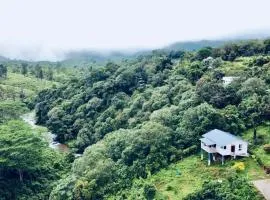 Willostays Amburan hills cabin with mountain waterfalls views